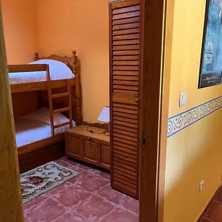 Casa Dos Caseiros Fuer 4 Personen Brion